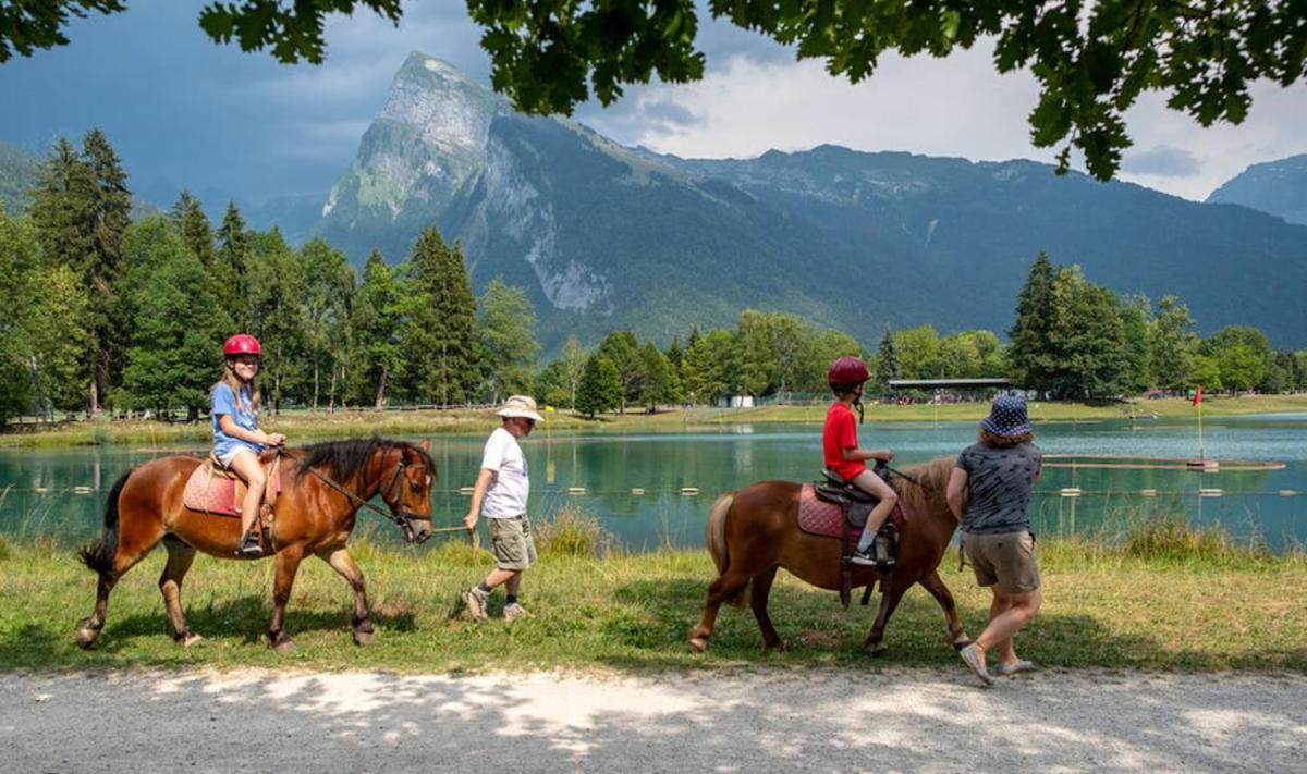 Bungalow 3 Chambres Pour 6 Pers Avec Climatisation Camping 3 Etoiles Samoëns Buitenkant foto