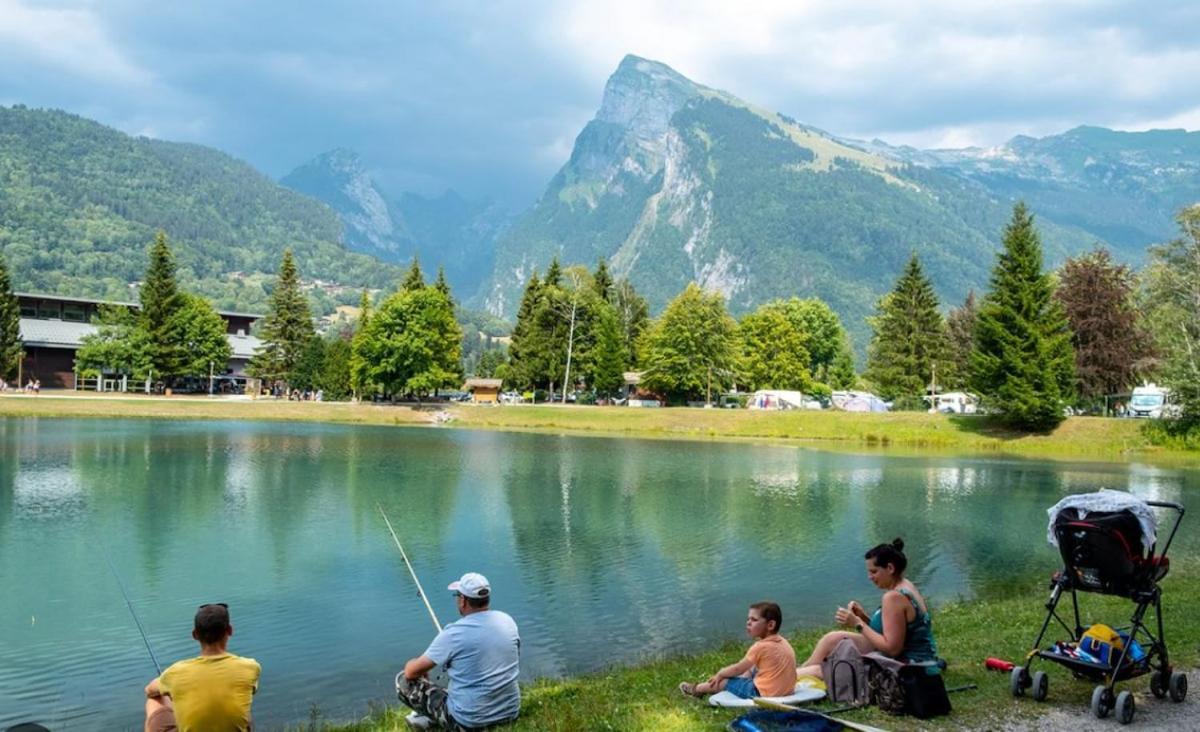 Bungalow 3 Chambres Pour 6 Pers Avec Climatisation Camping 3 Etoiles Samoëns Buitenkant foto